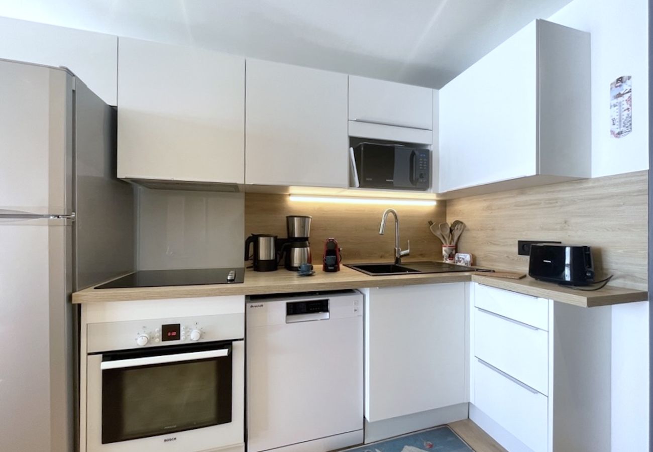 Apartamento en Les Menuires - (SO.414) T2 skis aux pieds  3 Vallées parking WIFI