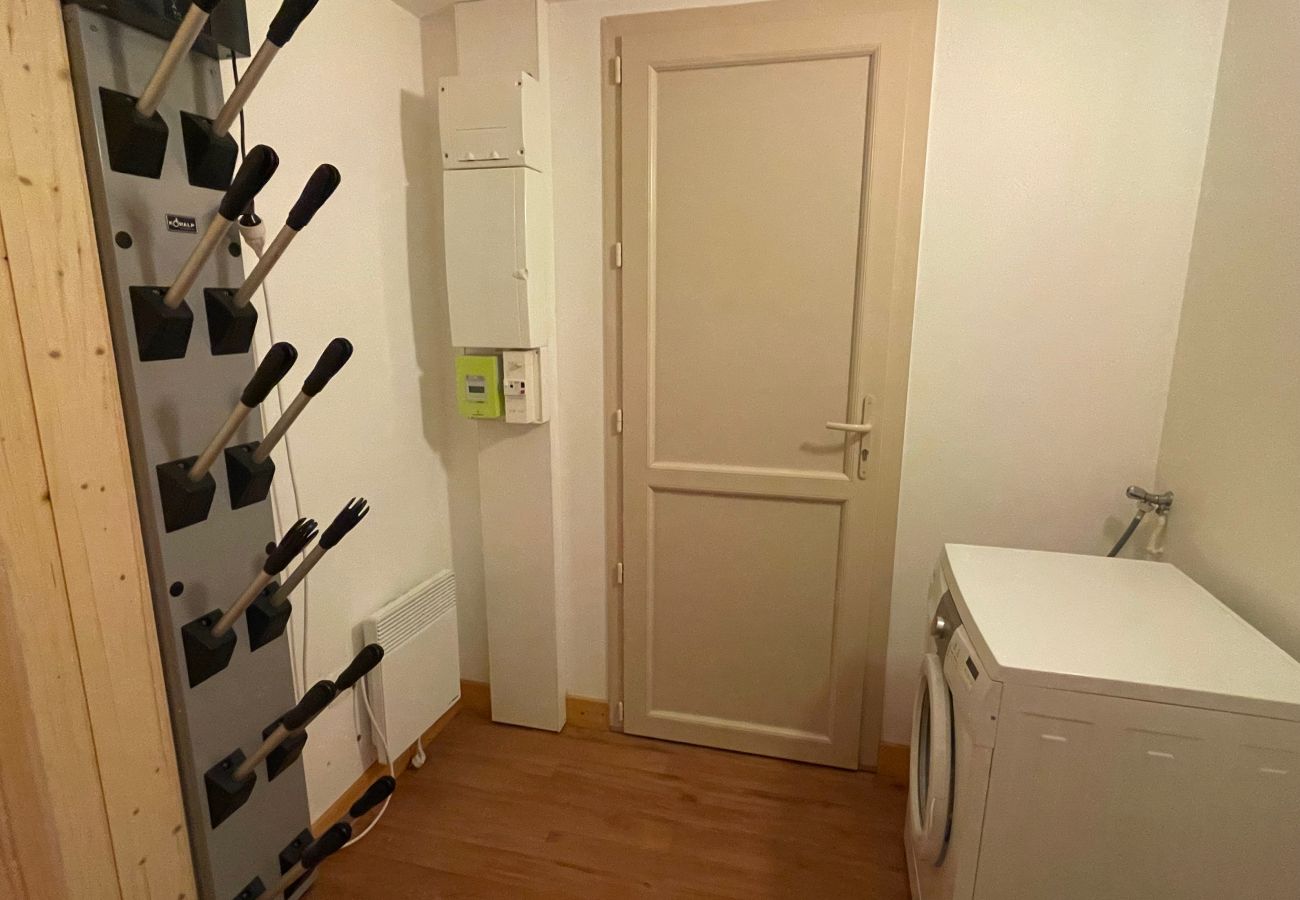 Appartement à Le Lioran - Rocher du Cerf, skis aux pieds, 3 ch,2 sdb