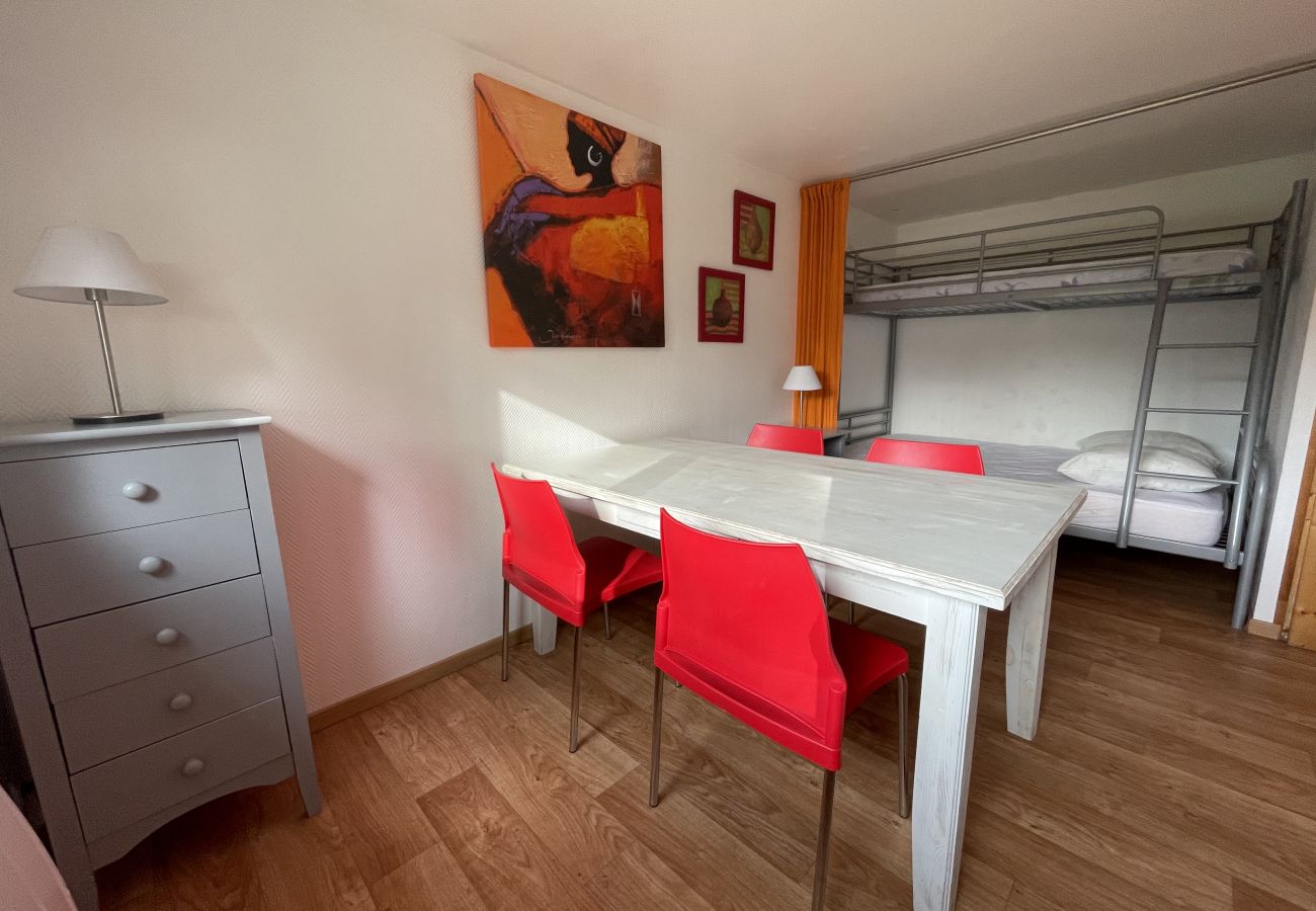 Studio à Le Lioran - Studio avec piscine - Résidence Remberter
