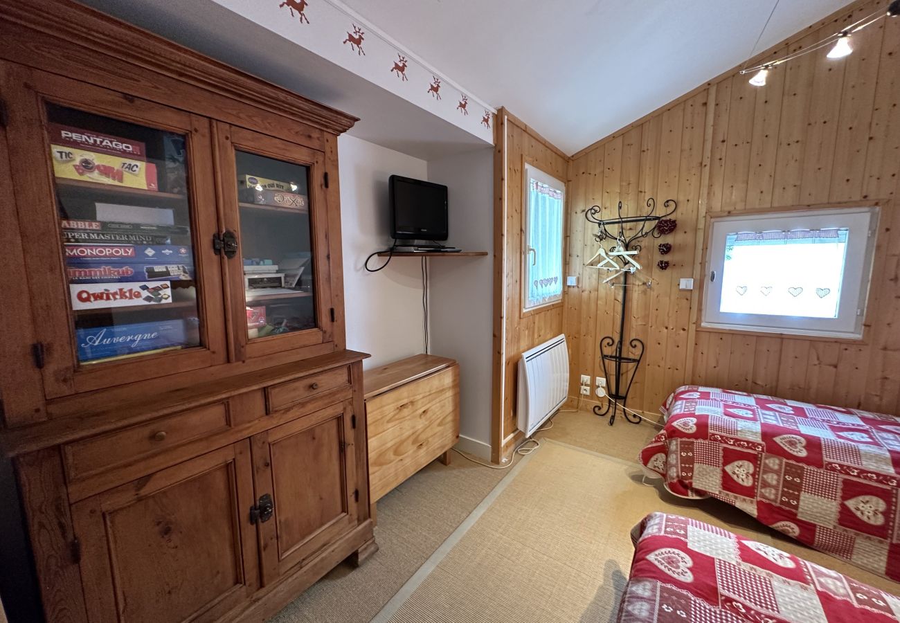 Appartement à Saint-Jacques-des-Blats - Appartement avec cheminée à altitude 1500
