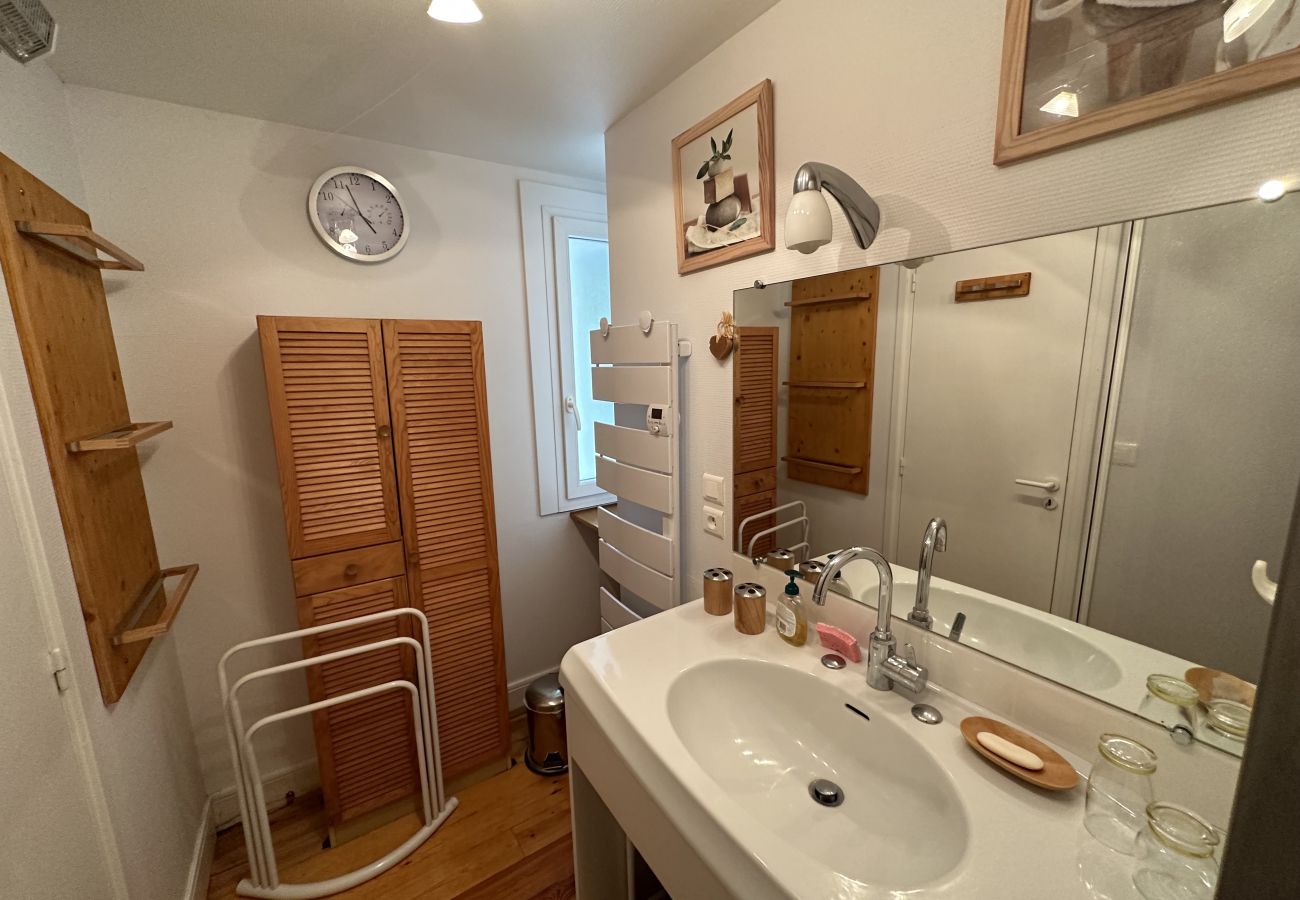 Appartement à Saint-Jacques-des-Blats - Appartement avec cheminée à altitude 1500