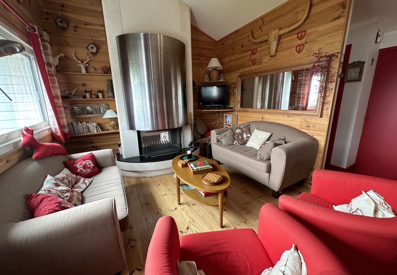 Appartement à Saint-Jacques-des-Blats - Appartement avec cheminée à altitude 1500