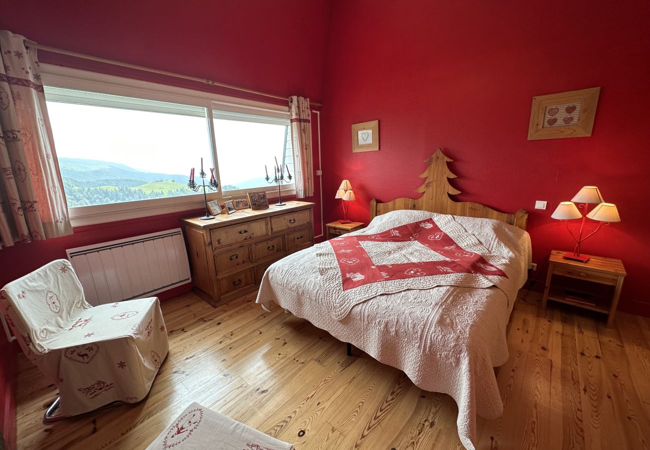 Appartement à Saint-Jacques-des-Blats - Appartement avec cheminée à altitude 1500