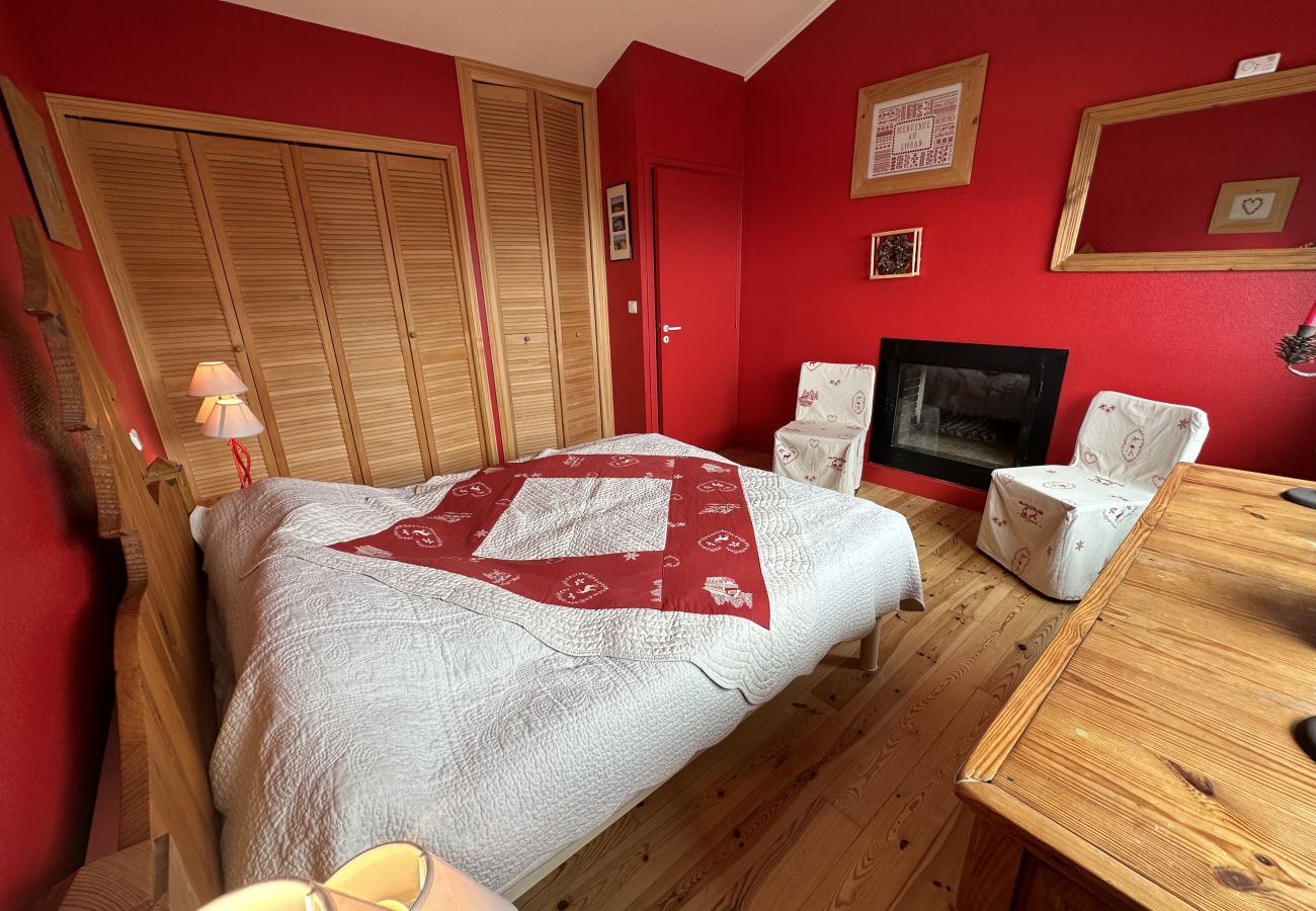 Appartement à Saint-Jacques-des-Blats - Appartement avec cheminée à altitude 1500