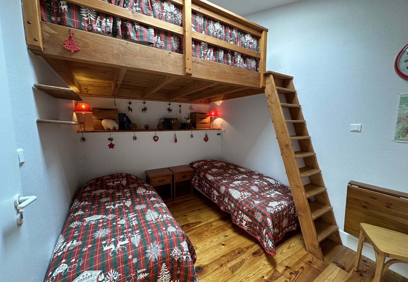 Appartement à Saint-Jacques-des-Blats - Appartement avec cheminée à altitude 1500