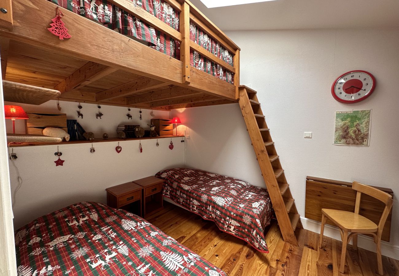 Appartement à Saint-Jacques-des-Blats - Appartement avec cheminée à altitude 1500