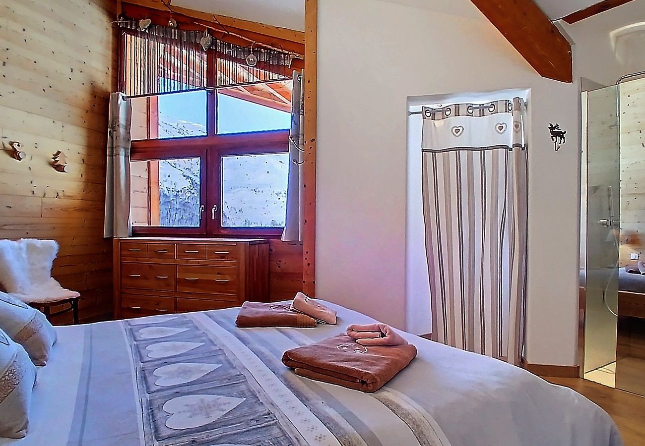 Appartement à Les Menuires - (0.med) Spacieux appartement Les Menuires skis aux