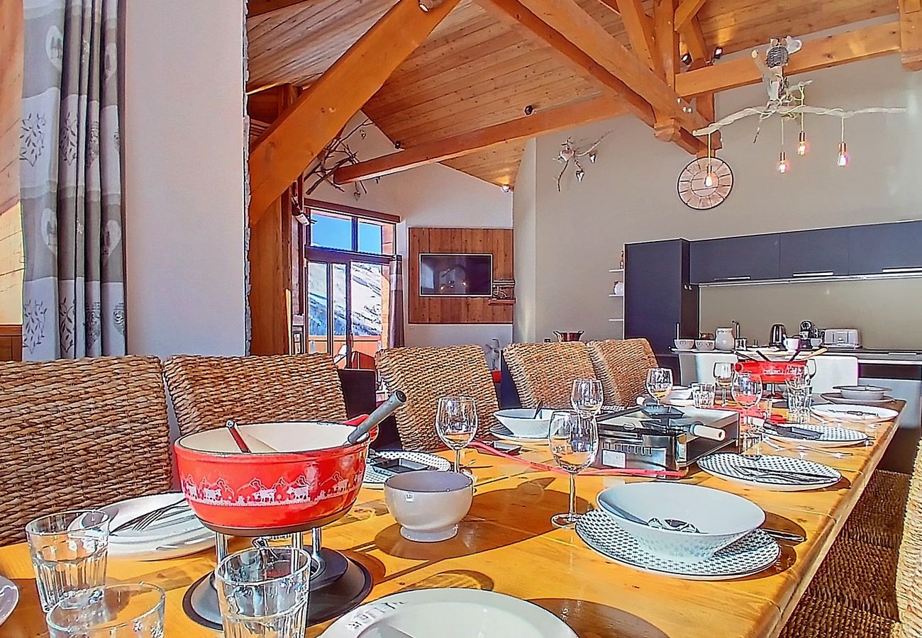 Appartement à Les Menuires - (0.med) Spacieux appartement Les Menuires skis aux
