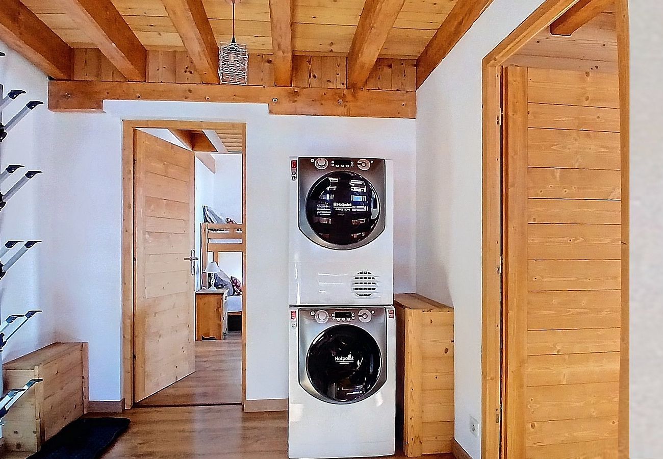 Appartement à Les Menuires - (0.med) Spacieux appartement Les Menuires skis aux