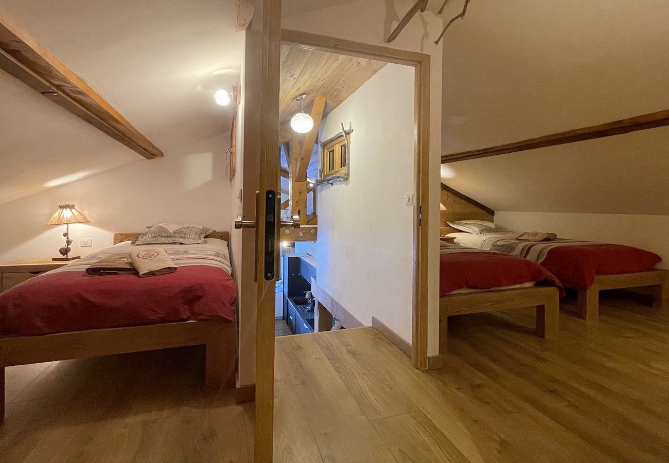 Appartement à Les Menuires - (0.med) Spacieux appartement Les Menuires skis aux