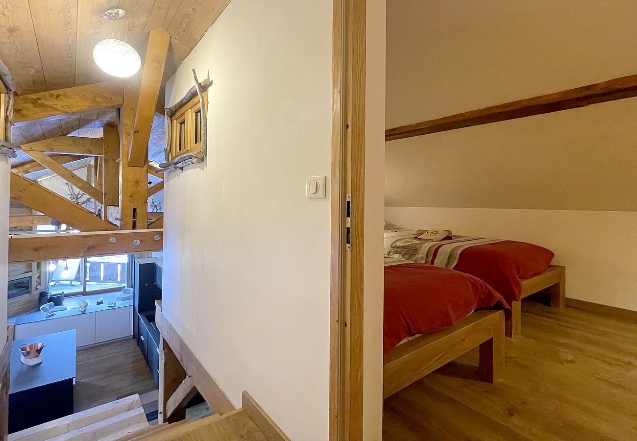 Appartement à Les Menuires - (0.med) Spacieux appartement Les Menuires skis aux