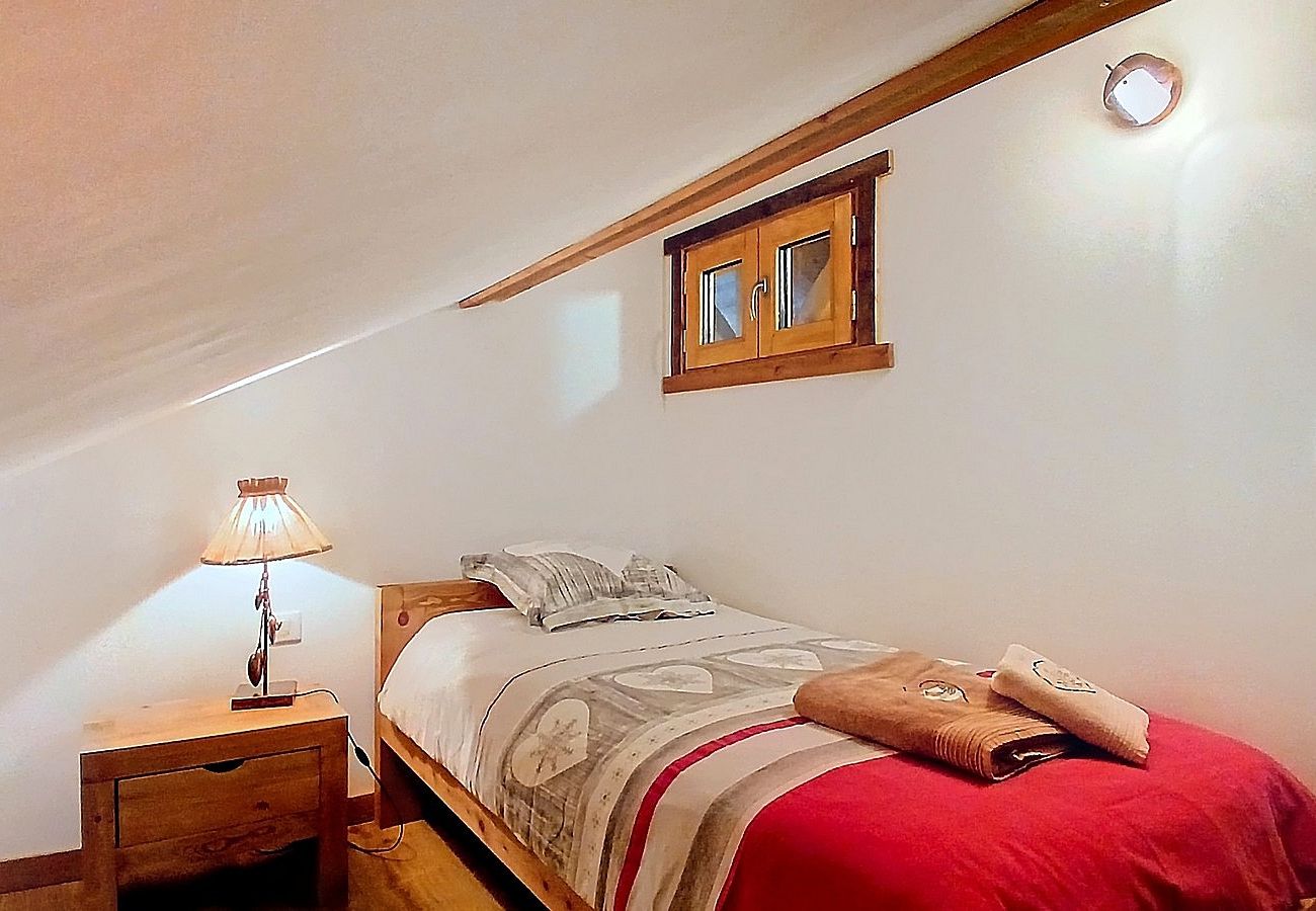 Appartement à Les Menuires - (0.med) Spacieux appartement Les Menuires skis aux
