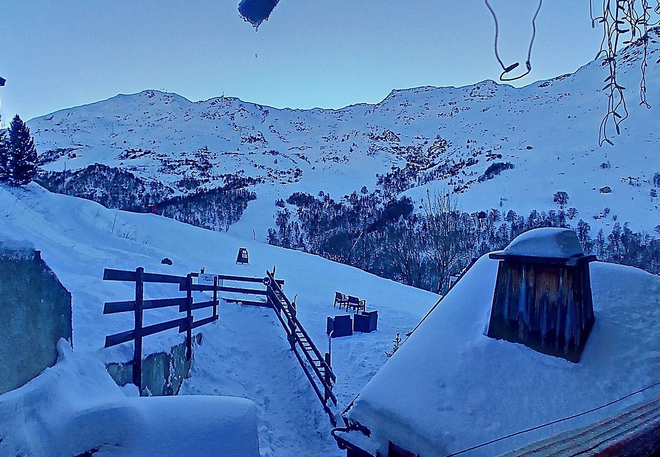 Appartement à Les Menuires - (0.med) Spacieux appartement Les Menuires skis aux