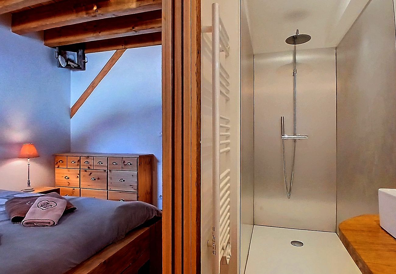 Appartement à Les Menuires - (0.med) Spacieux appartement Les Menuires skis aux