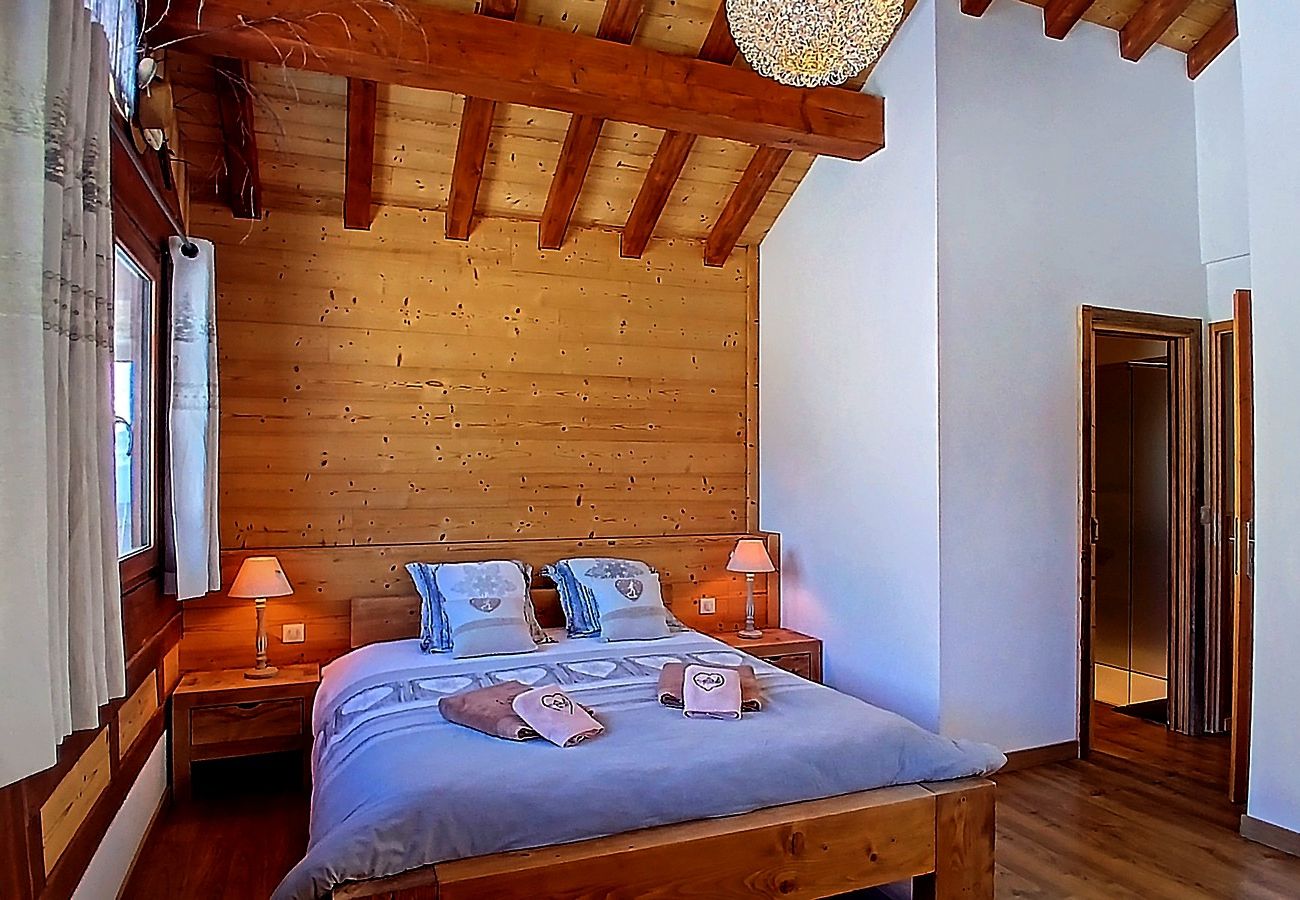 Appartement à Les Menuires - (0.med) Spacieux appartement Les Menuires skis aux