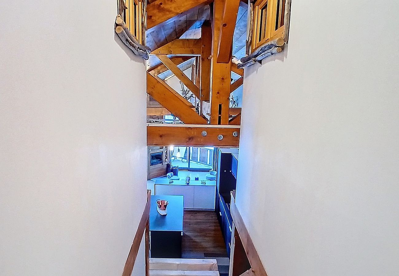 Appartement à Les Menuires - (0.med) Spacieux appartement Les Menuires skis aux