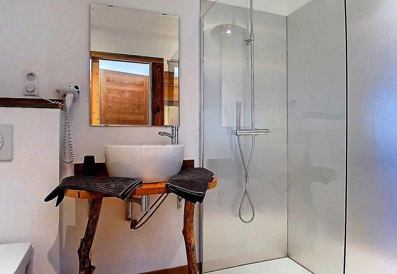 Appartement à Les Menuires - (0.med) Spacieux appartement Les Menuires skis aux