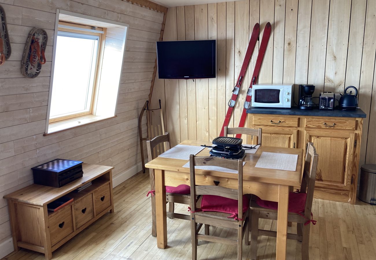 Studio à Saint-Jacques-des-Blats - Studio montagne à Altitude 1500