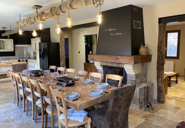  à Laveissière - Maison Auvergnate Le repère des Milans