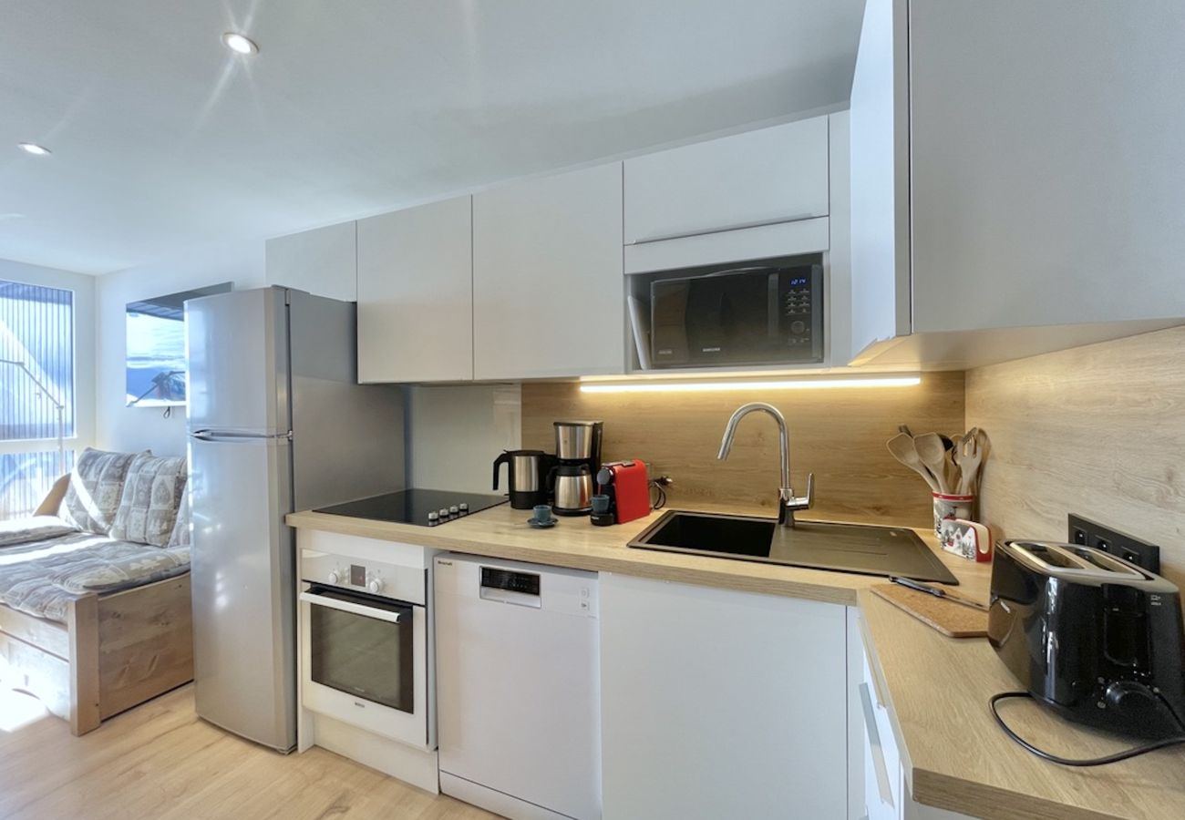 Appartement à Les Menuires - (SO.414) T2 skis aux pieds  3 Vallées parking WIFI