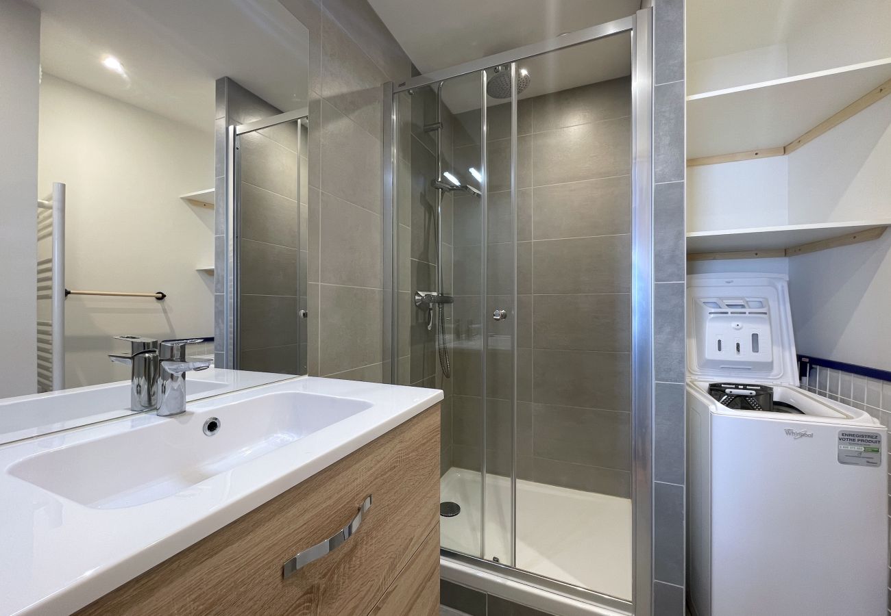 Appartement à Les Menuires - (SO.414) T2 skis aux pieds  3 Vallées parking WIFI