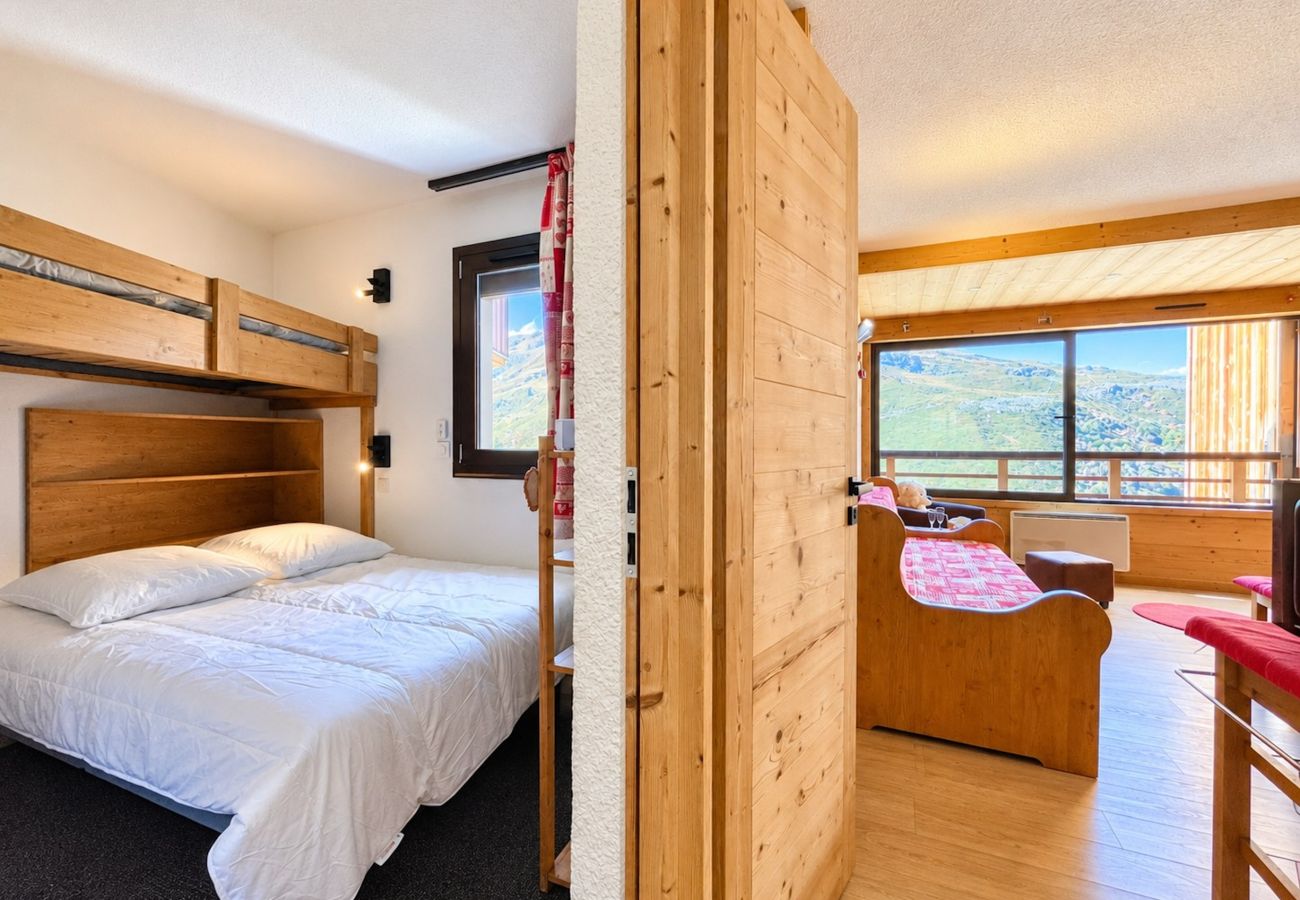 Appartement à Les Menuires - (BZ.55) 2 pièces vue montagne, skis aux pieds