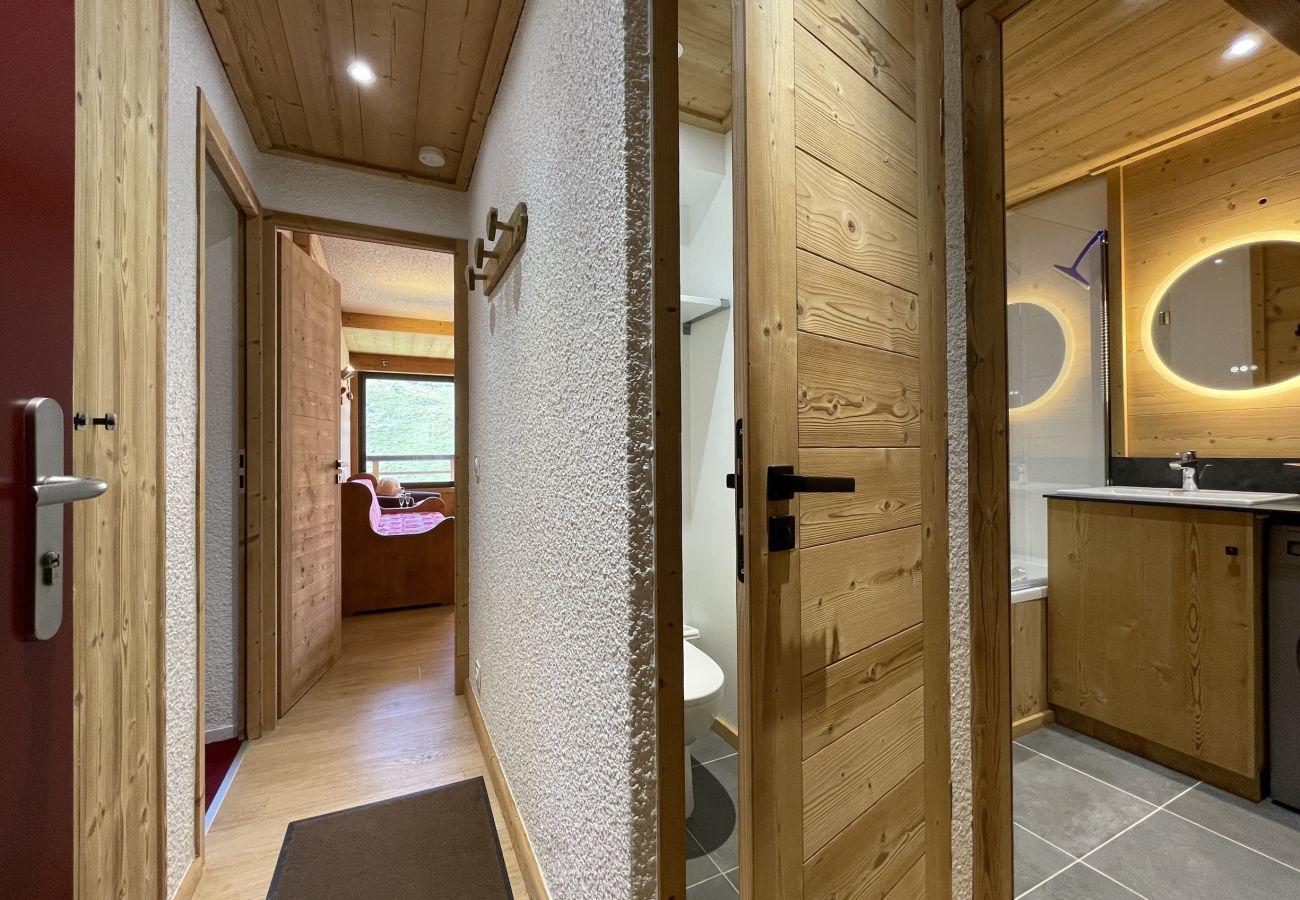 Appartement à Les Menuires - (BZ.55) 2 pièces vue montagne, skis aux pieds