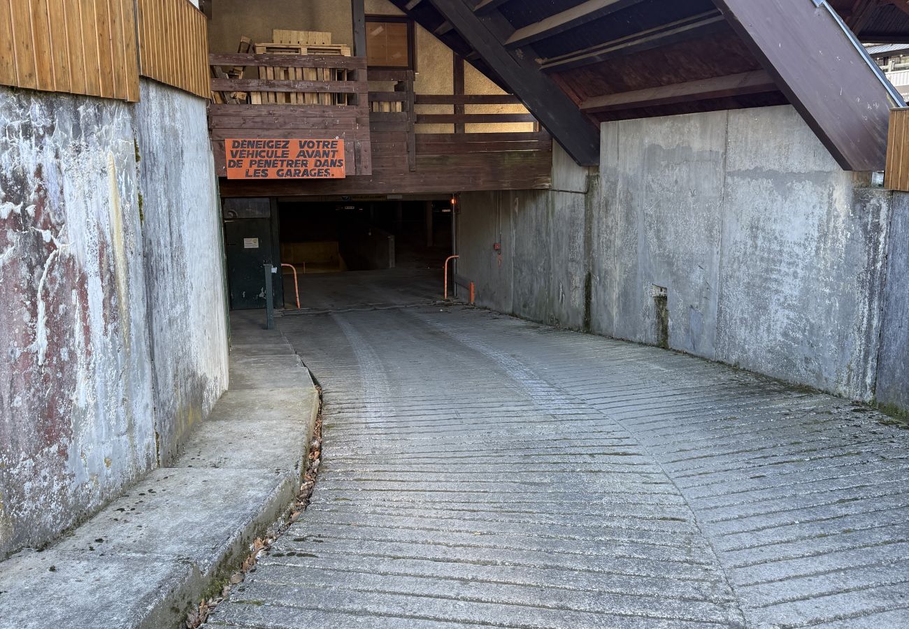 Garage/Parking à Laveissière - Parking soutterain (x1 place)