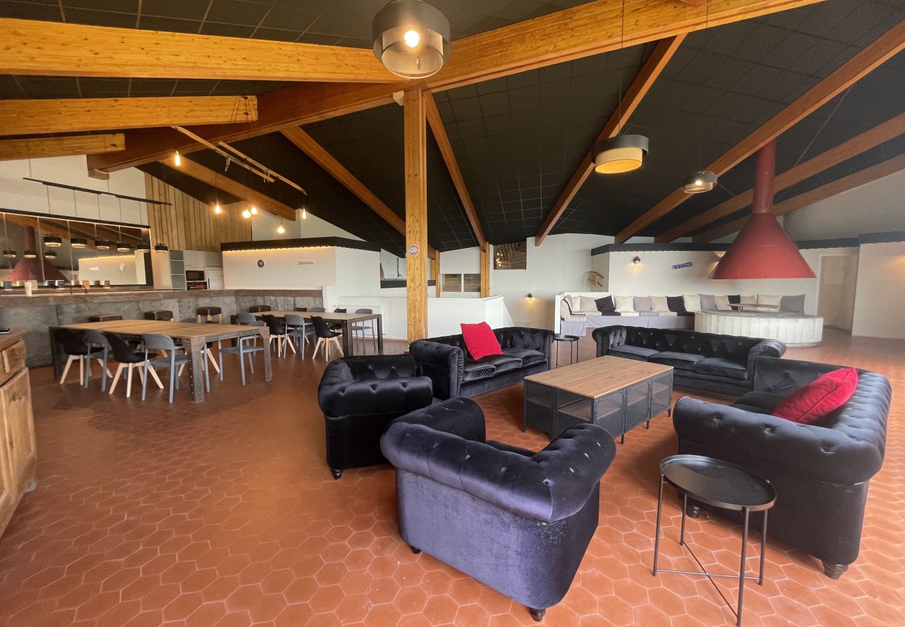 Appartement à Saint-Jacques-des-Blats - Superbe loft pieds aux pistes à altitude 1500